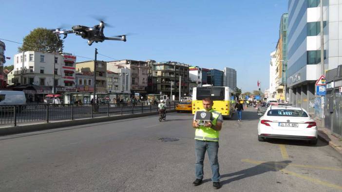 Kadıköy'de trafik denetimi: Ceza yazılan sürücü polislere tepki gösterdi