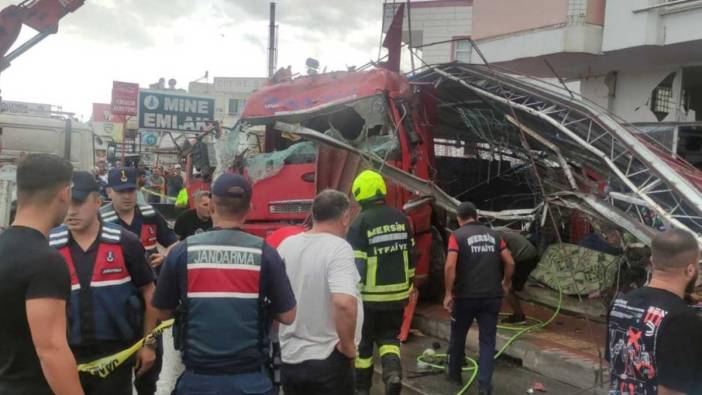 Mersin'de TIR mağazaya girdi: 7 yaralı!