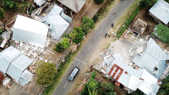 Endonezya'da 5 büyüklüğünde deprem