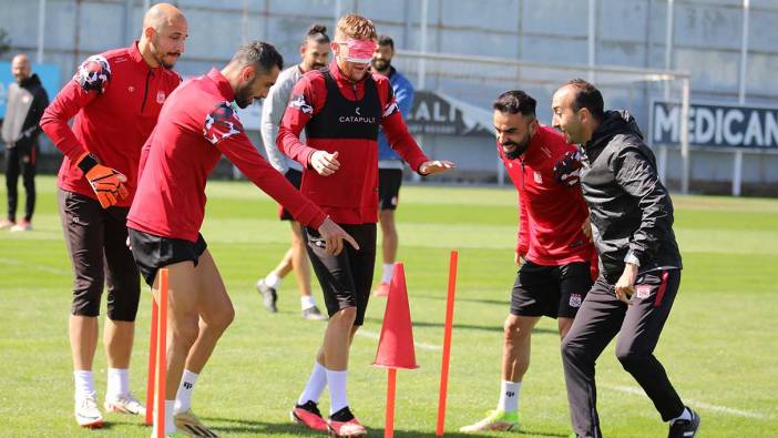 Sivasspor’da futbolculara gözü kapalı antrenman