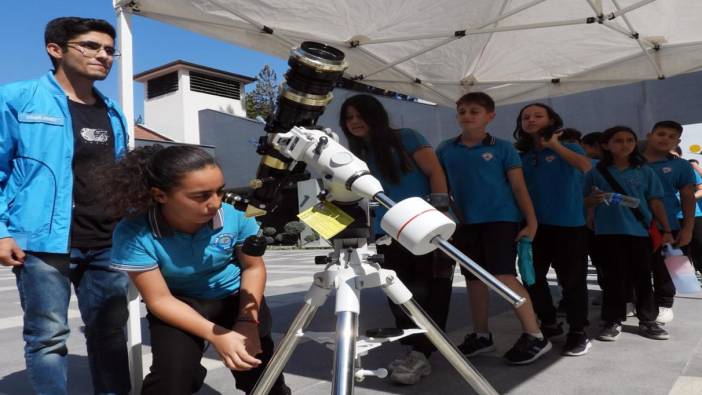 Astronomi profesörü Derman, Antalya Bilim Merkezi’nde öğrencilerle buluştu