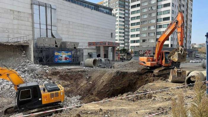 Ankara'da 11 katlı binanın açık otoparkı çöktü