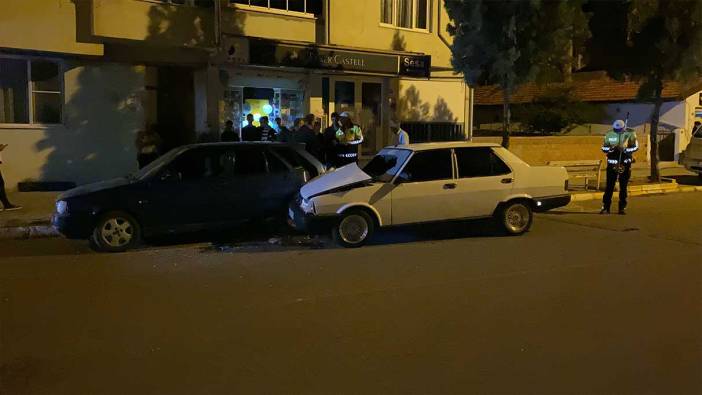 Edirne'de otomobil park halindeki araca çarptı: 2 yaralı