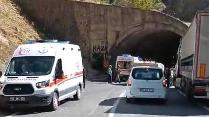 Tunceli'de 2 otomobil çarpıştı: 11 yaralı