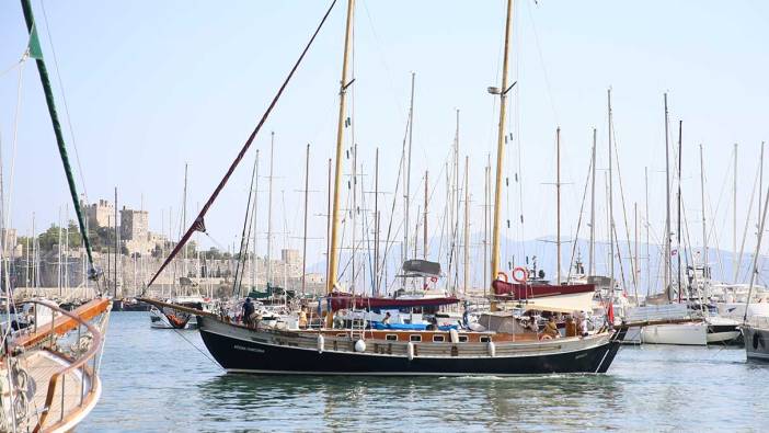 Bodrum'da denizden yaklaşık 500 metrekare "hayalet ağ" çıkarıldı