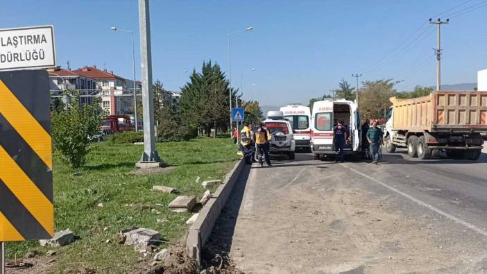 Bolu'da ambulans otomobille çarpıştı!