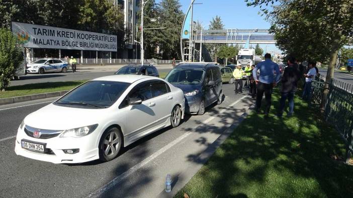 Malatya'da trafiği kilitleyen zincirleme kaza