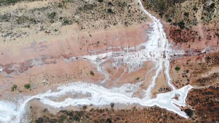 Tam bir mineral deposu... Yerin bin 300 metre altından çıkartılıyor