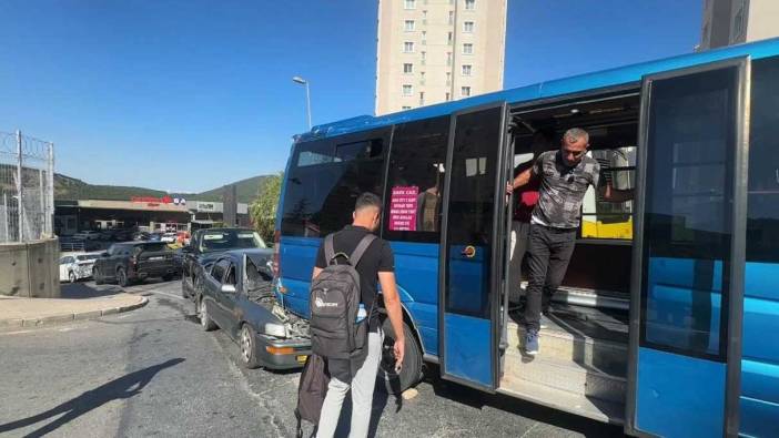 Maltepe'de asılı kalan minibüsü zıplayarak kurtarmaya çalıştılar