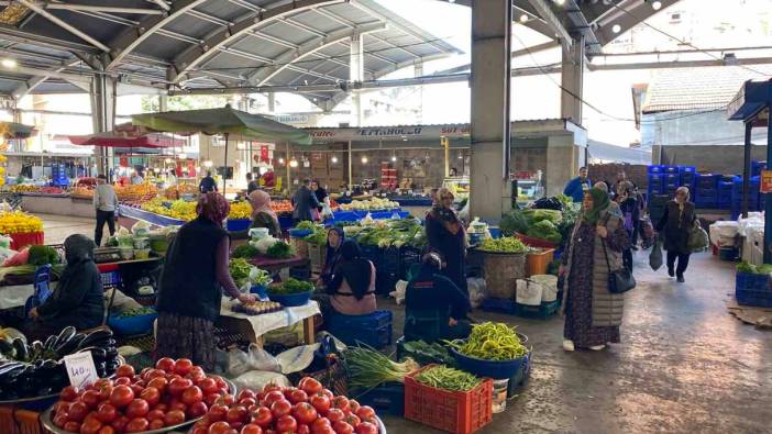 Halk pazarında patatesin kilosu 12 liraya indi