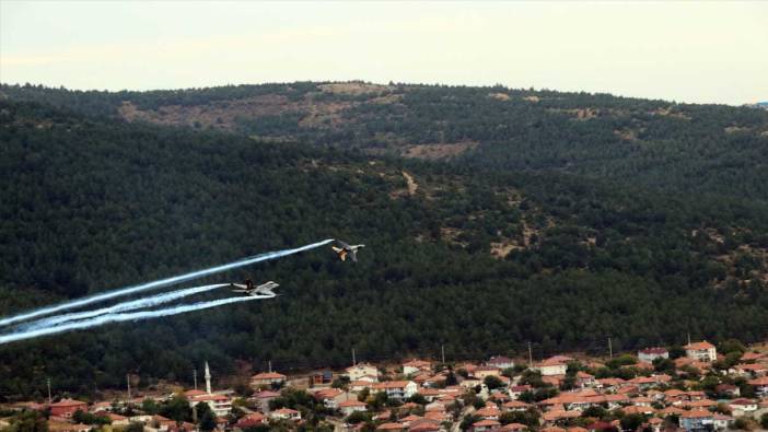 SOLOTÜRK'ten Ata'ya saygı uçuşu