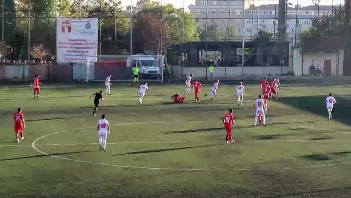 Yeşil sahalarda görülmemiş olay, hakem maçı bitirdikten sonra tekrar başlattı