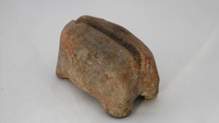 İzmir'deki Ulucak Höyüğü kazılarında 7 bin 700 yılık kil obje bulundu