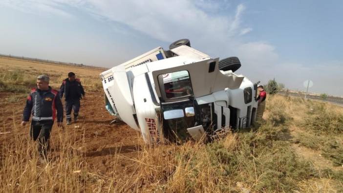 Mardin'de zeytinyağı yüklü TIR devrildi