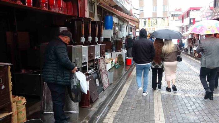 Van’da havalar soğudu, Sobacılar Çarşısı sezonu açtı