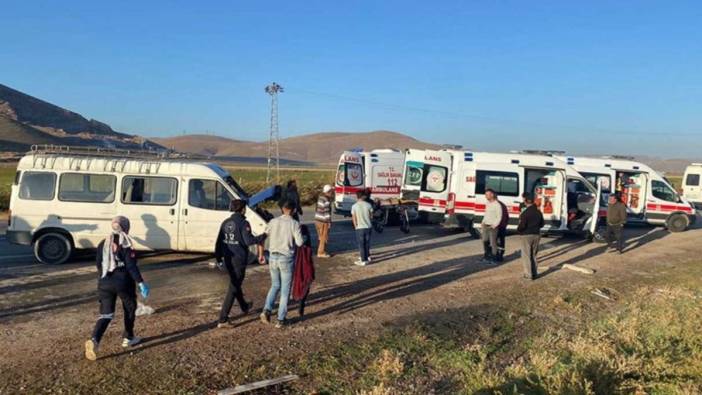 Kayseri'de tarım işçilerini taşıyan minibüs ile yakıt tankeri çarpıştı