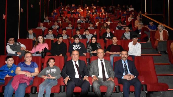 ‘100. Yılda 100 Etkinlik’ etkinliklerinde öğrencilere sinema günü