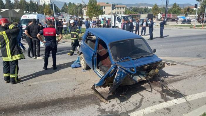 Kütahya'da TIR otomobili biçti: 1 ölü