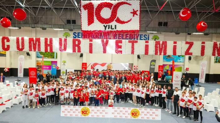 Cumhuriyetin 100. yılında şampiyonlar ödüllendirildi