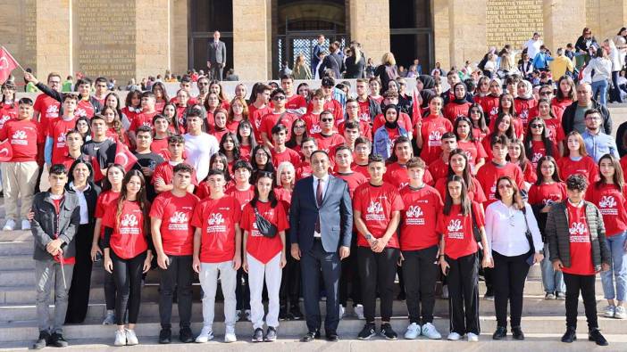 Toroslar'ın gençleri Anıtkabir'i ziyaret etti