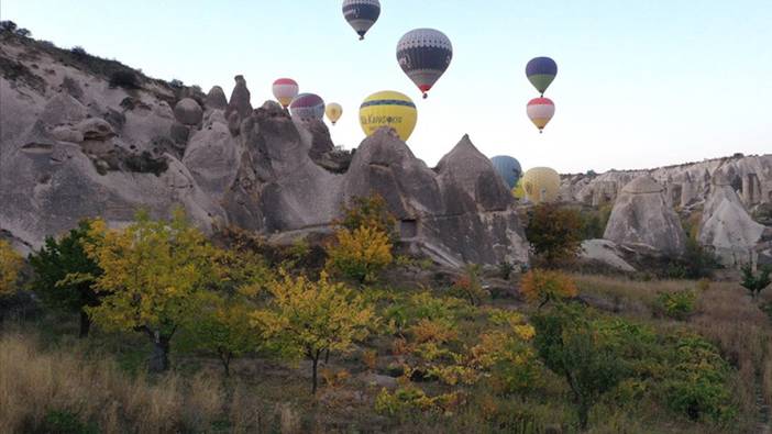 Kapadokya turistlere sonbahar fonuyla da fotoğraf çektirme imkanı sunuyor