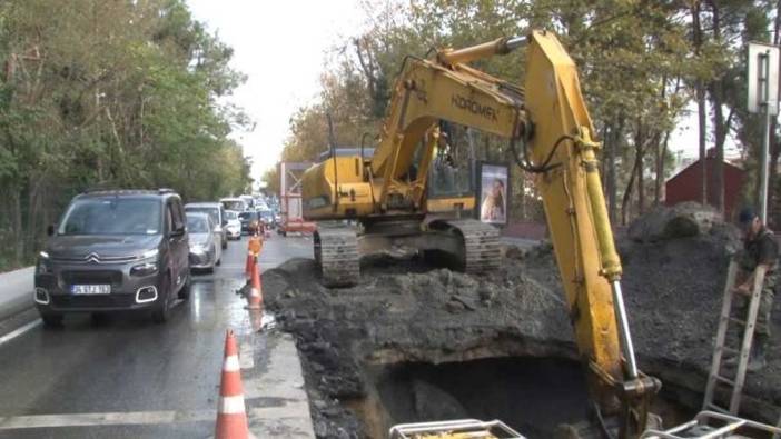 Sarıyer’de su borusu patladı! Trafik kilitlendi