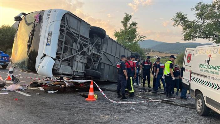 Denizli'de tıra çarpan otomobilin sürücüsü öldü