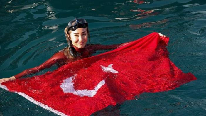 Şahika Ercümen'den Cumhuriyet'in 100. yılına özel dalış!