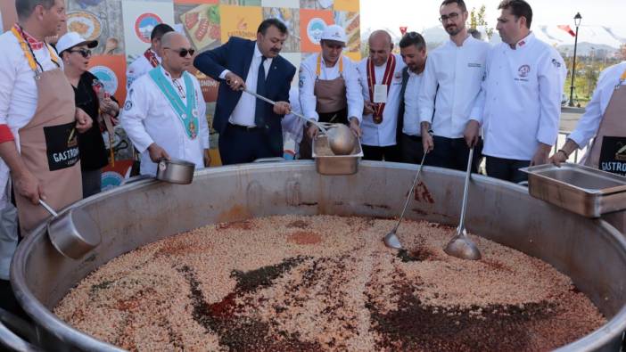 Kayseri’de dünya rekoru: 1 ton mantı tek kazanda pişti