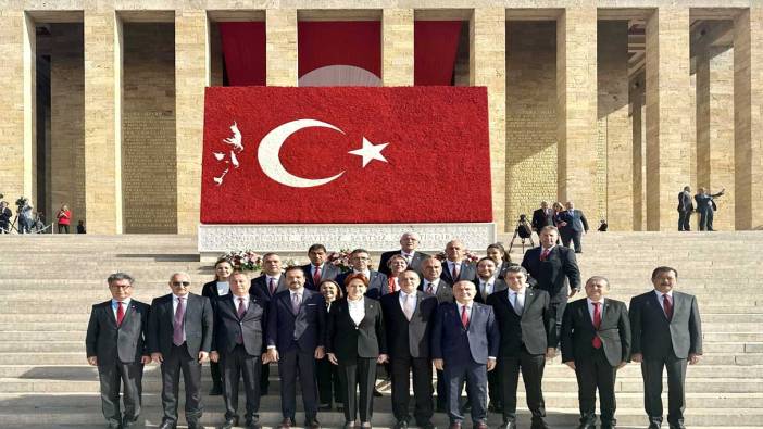 Akşener, partisiyle Anıtkabir'i ziyaret etti