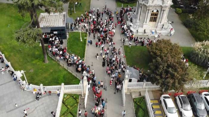 Dolmabahçe’de 100’üncü yıl coşkusu: Metrelerce kuyruk oluştu!