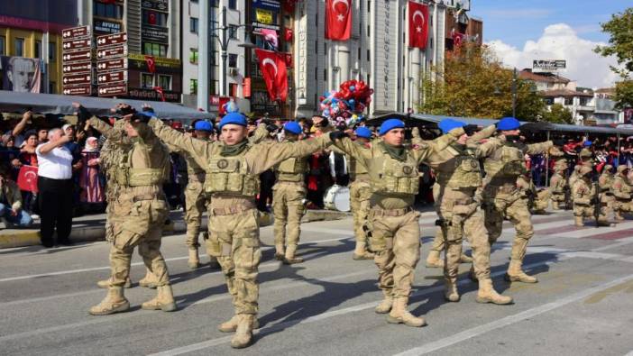 Kastamonu'da komandolardan zeybek oyunu