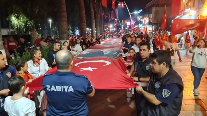 Bodrum'da insanlar sokaklara sığmadı, meydanlarda adım atacak yer kalmadı