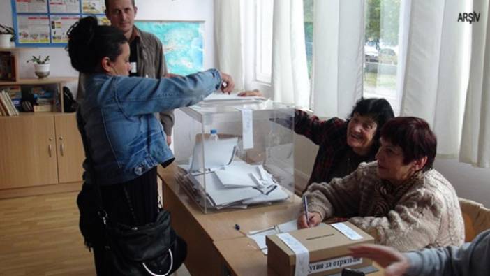 O ülkede halk, valileri ve yerel yönetimleri belirlemek için sandığa gitti