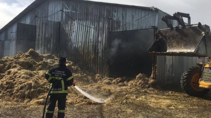 Burdur’da 400 saman balyası yandı