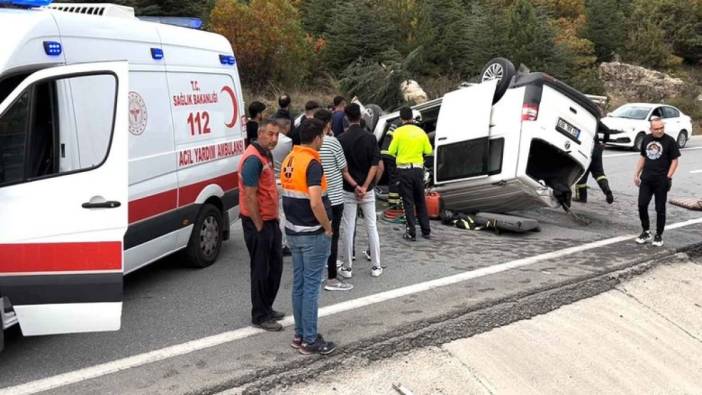 Kütahya'da devrilen minibüsün sürücüsü öldü