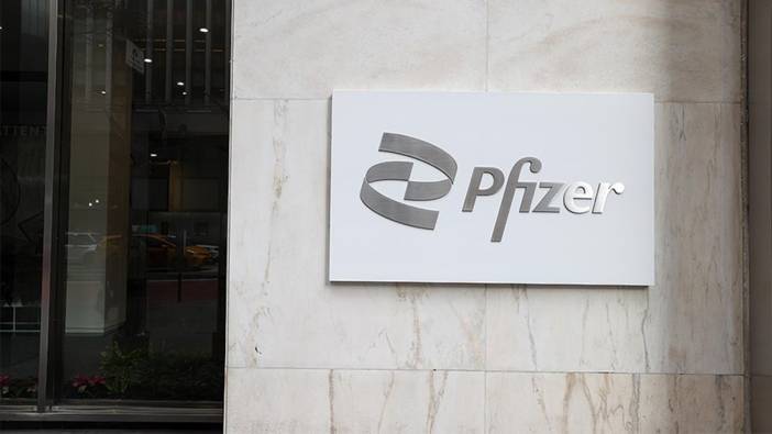 Pfizer, Kovid-19 aşı talebinin azalmasıyla üçüncü çeyrekte zarar etti