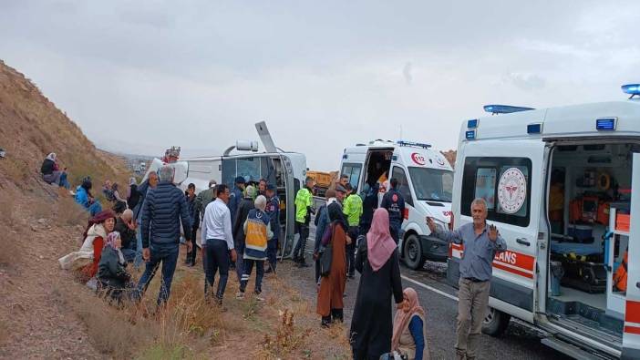 Kayseri'de midibüs devrildi: Çok sayıda yaralı var!