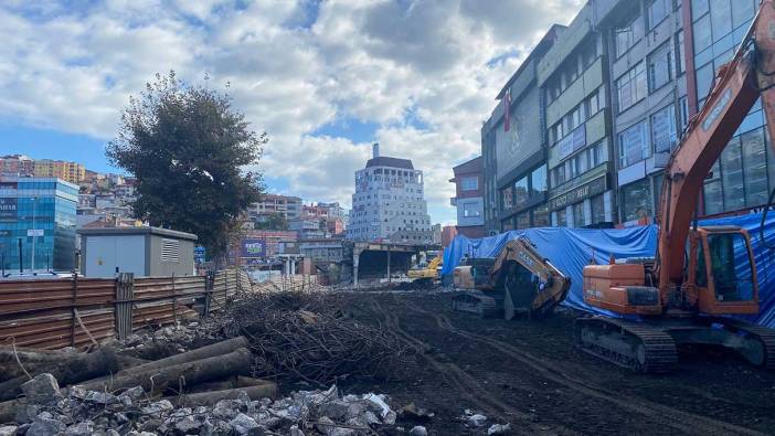 Zonguldak'ta 67 yıllık köprüde yıkım çalışması