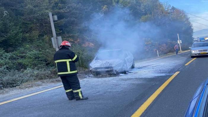 Bolu Dağı'nda otomobil  alev alev yandı