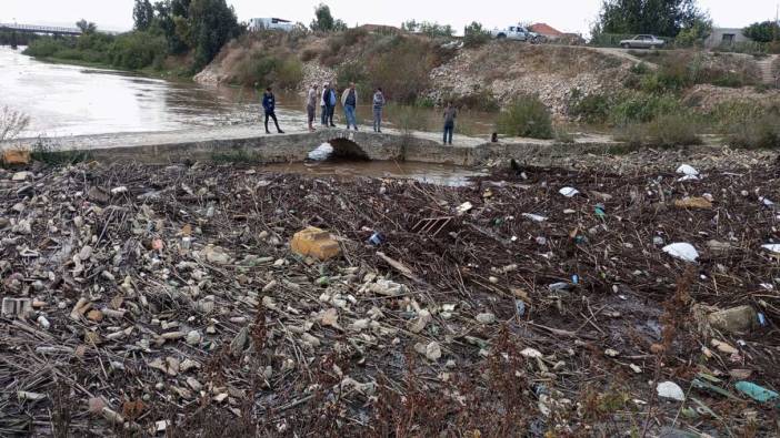 Sel sonrası Menderes Nehri'ndeki görüntüler dehşete düşürdü!