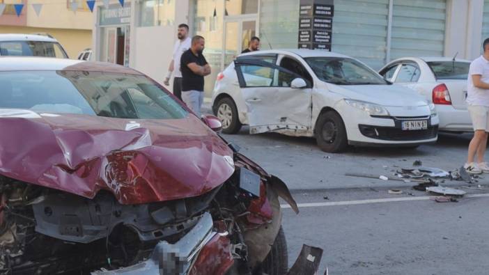 Kayseri’de 3 aracın karıştığı trafik kazasında 9 kişi yaralandı