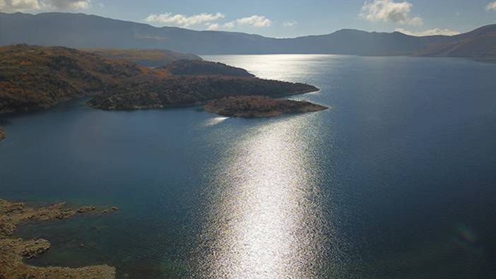 Nemrut Krater Gölü, sonbaharda da ziyaretçilerini ağırlıyor