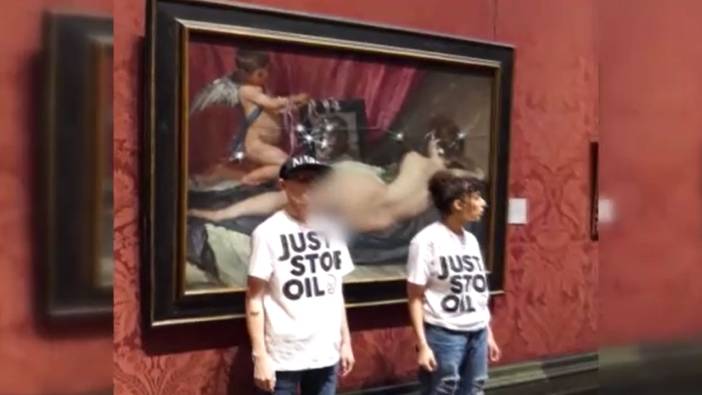 İklim aktivistlerinden “Aynadaki Venüs” tablosuna çekiçli saldırı!