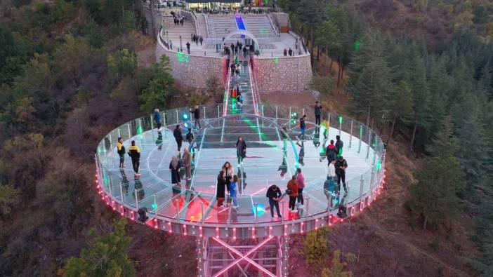 Cam Seyir Terasına ziyaretçi akını