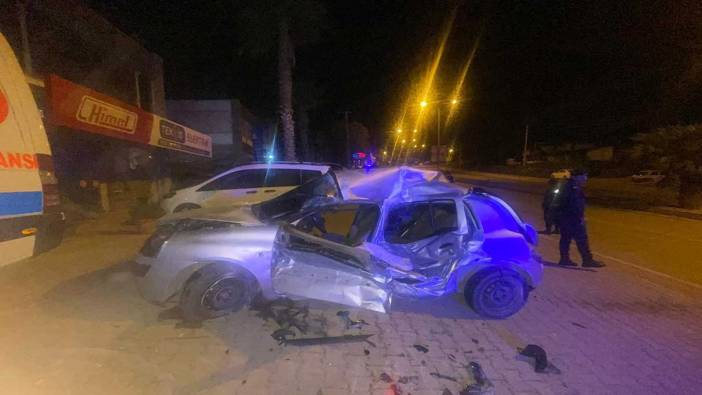 Muğla'da otomobil ambulansa çarptı: 1 yaralı