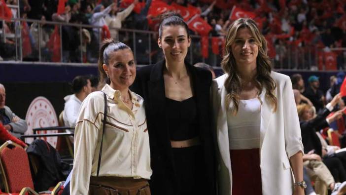 Basketbolun efsaneleri milli maç öncesi basketbola veda etti