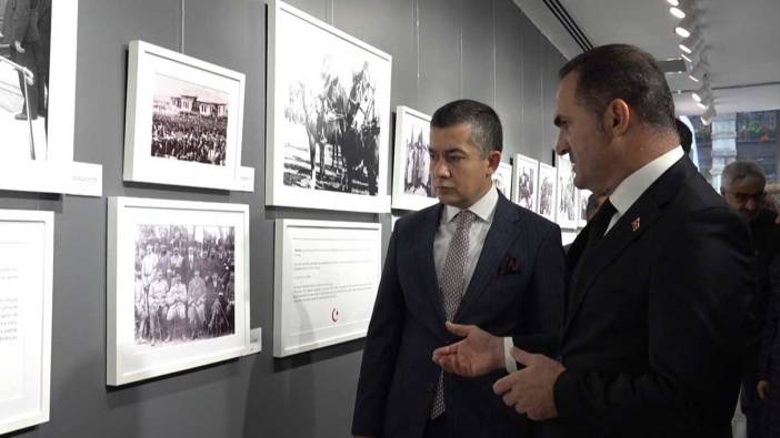 Beyoğlu’nda Atatürk’ün fotoğraflarından oluşan “Efendiler” sergisi açıldı