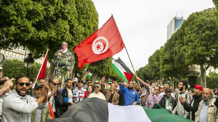 Tunus’taki ABD Büyükelçiliği önünde İsrail’in Gazze’ye yönelik saldırıları protesto edildi