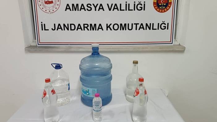 Bir evde 22 litre sahte içki ele geçirildi